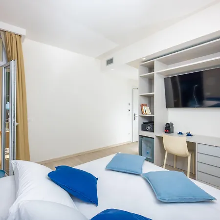 Отель Amarina Марина-ди-Пьетрасанта