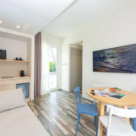 Amarina Марина-ди-Пьетрасанта